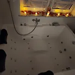 Mit Jacuzzi Naehe Flughafen Koeln Bonn 아파트 *