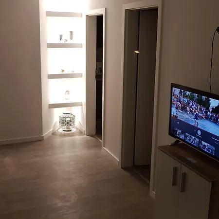 Appartement Mit Jacuzzi Naehe Flughafen Koeln Bonn Troisdorf