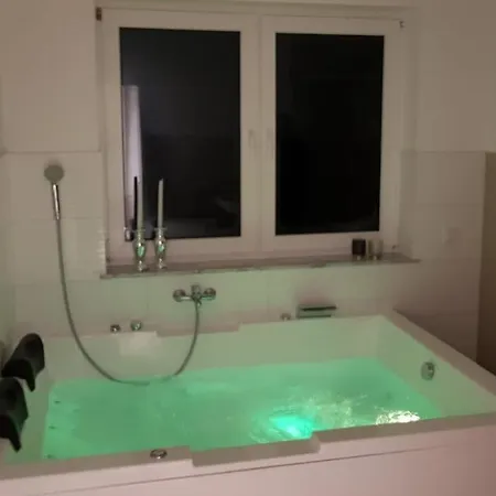 Apartamento Mit Jacuzzi Naehe Flughafen Koeln Bonn