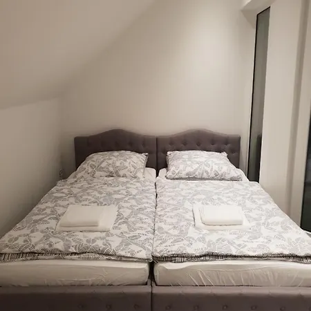 Mit Jacuzzi Naehe Flughafen Koeln Bonn