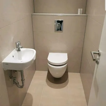 Mit Jacuzzi Naehe Flughafen Koeln Bonn Apartamento Troisdorf