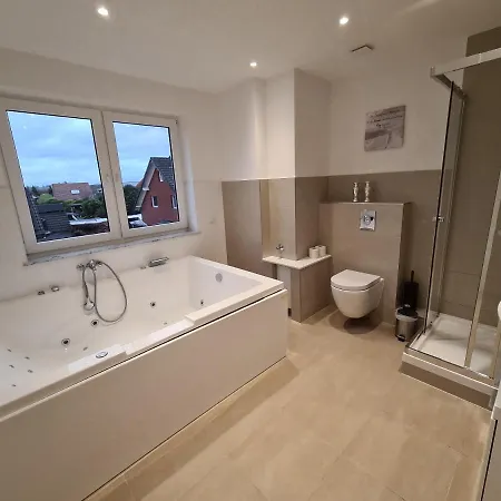 Mit Jacuzzi Naehe Flughafen Koeln Bonn Appartement