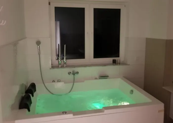 Appartement Mit Jacuzzi Naehe Flughafen Koeln Bonn