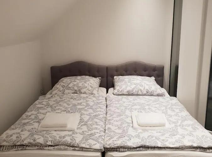 Mit Jacuzzi Naehe Flughafen Koeln Bonn